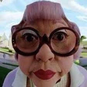 Meet your Posher, Elly